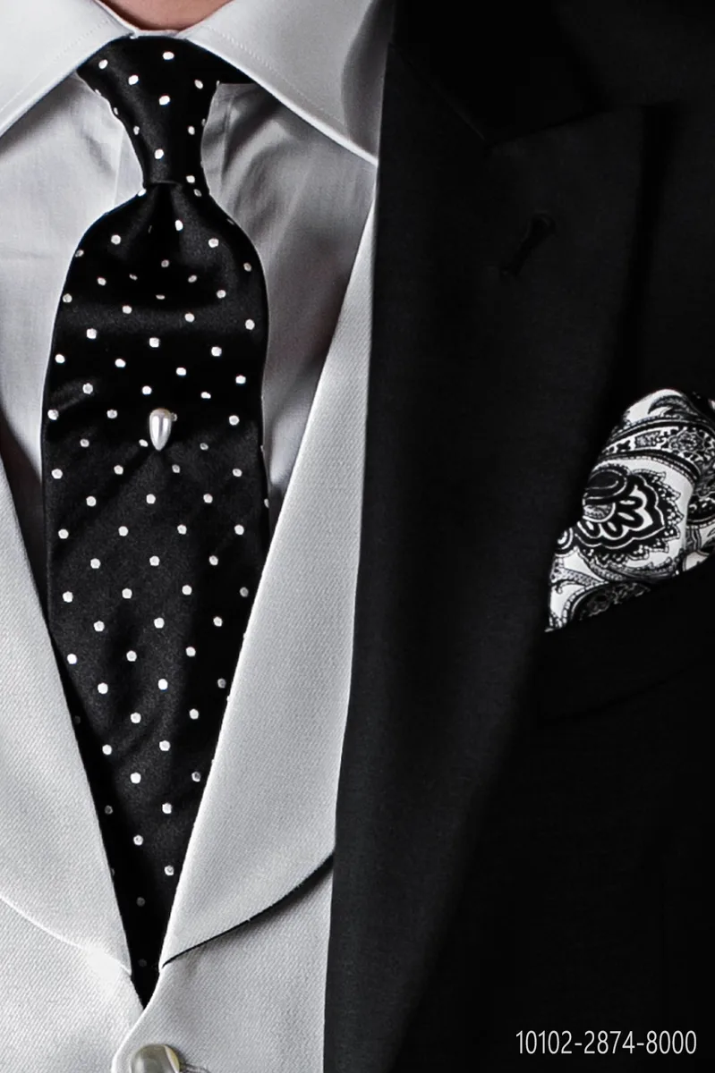 Corbata en pura seda negra con lunares blancos