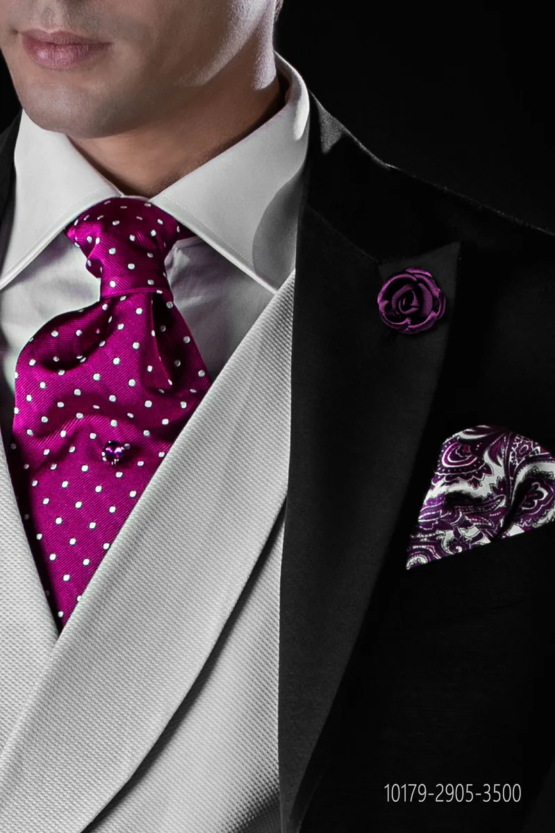 Cravattone in seta fucsia con pois bianchi