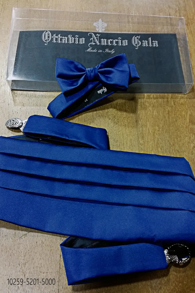 Ceinture de smoking en satin bleu 4 plis