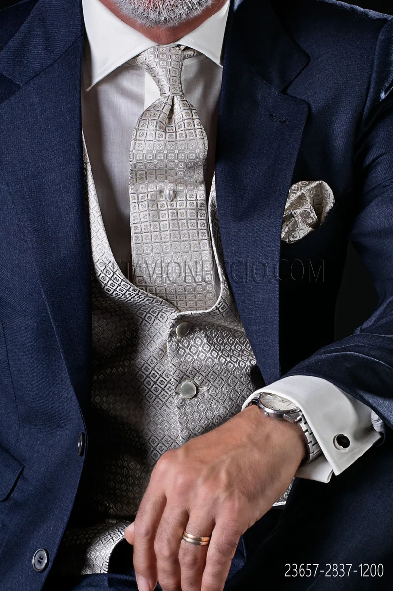 Waistcoat made from micro patterned pure silk with 5 buttons.