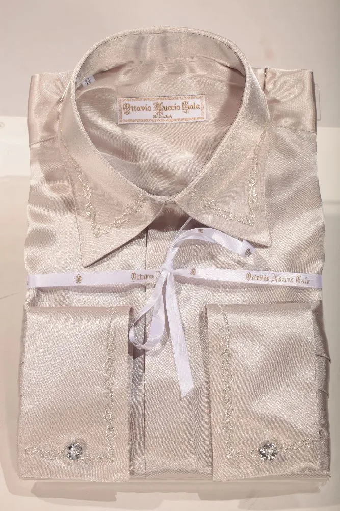 Camisa en raso gris perla bordado flores
