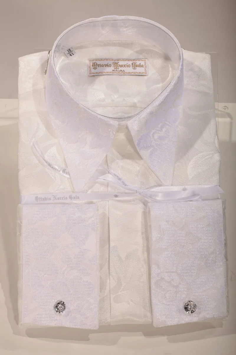 Camisa blanca con puntilla