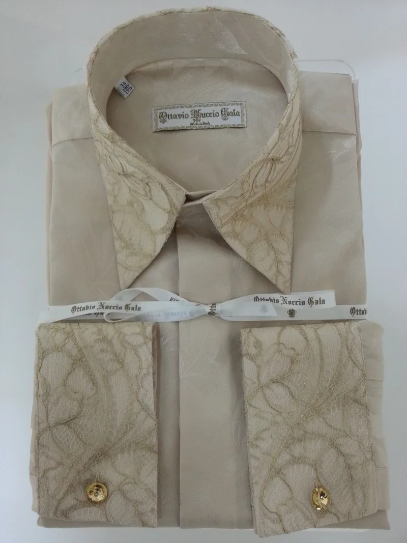 Camisa beige con puntilla oro