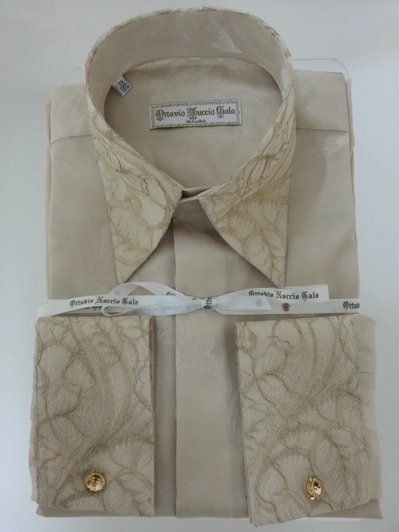 Camisa beige con puntilla oro
