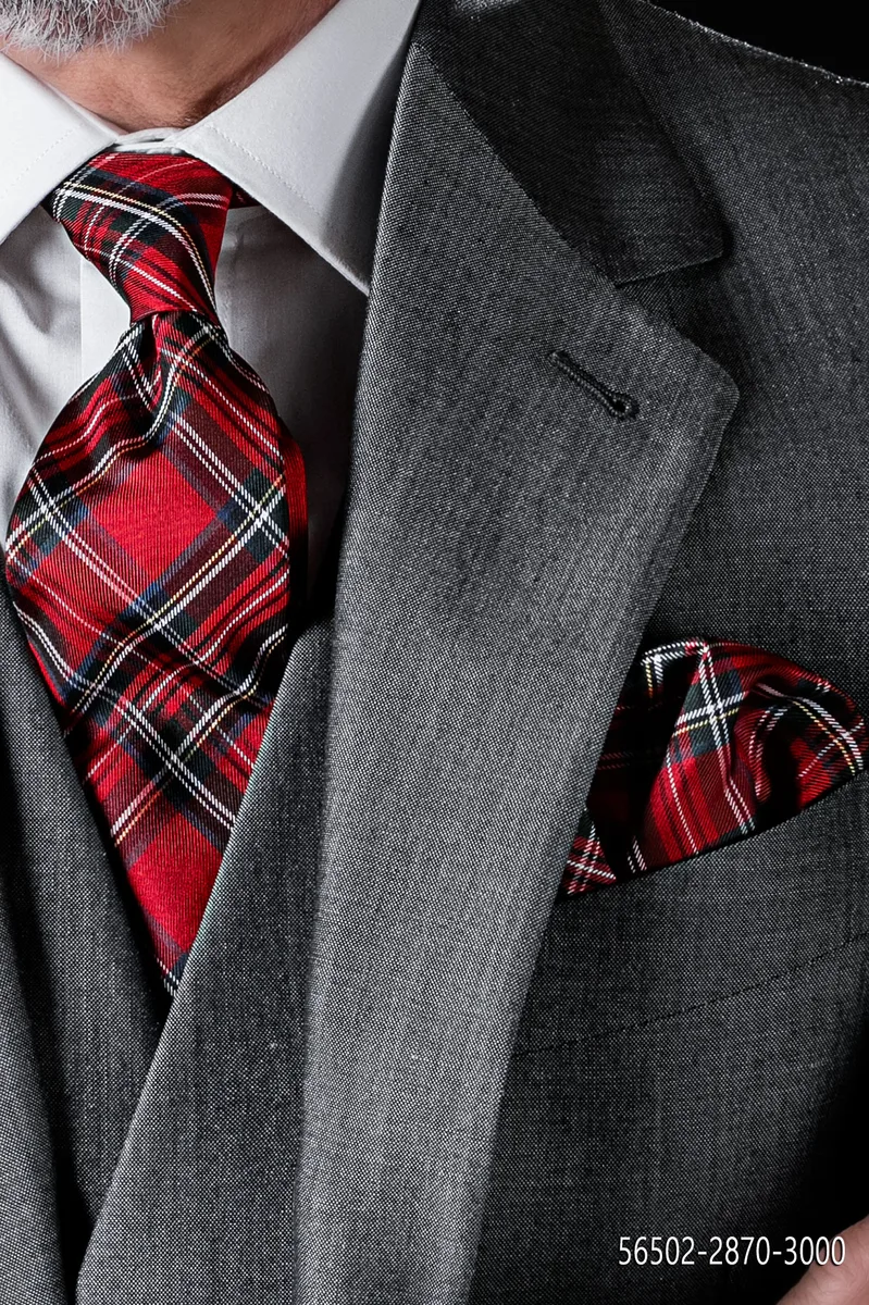 Cravatta e fazzoletto tartan rossi