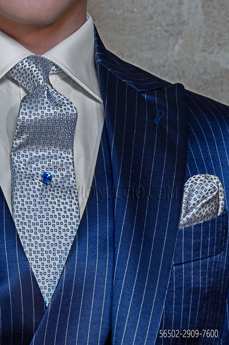 Tie and handkerchief in silk with a micro-pattern in royal blue on pearl grey