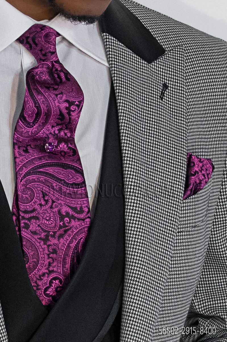 Corbata y pañuelo de seda de cachemira negra con detalles en fucsia