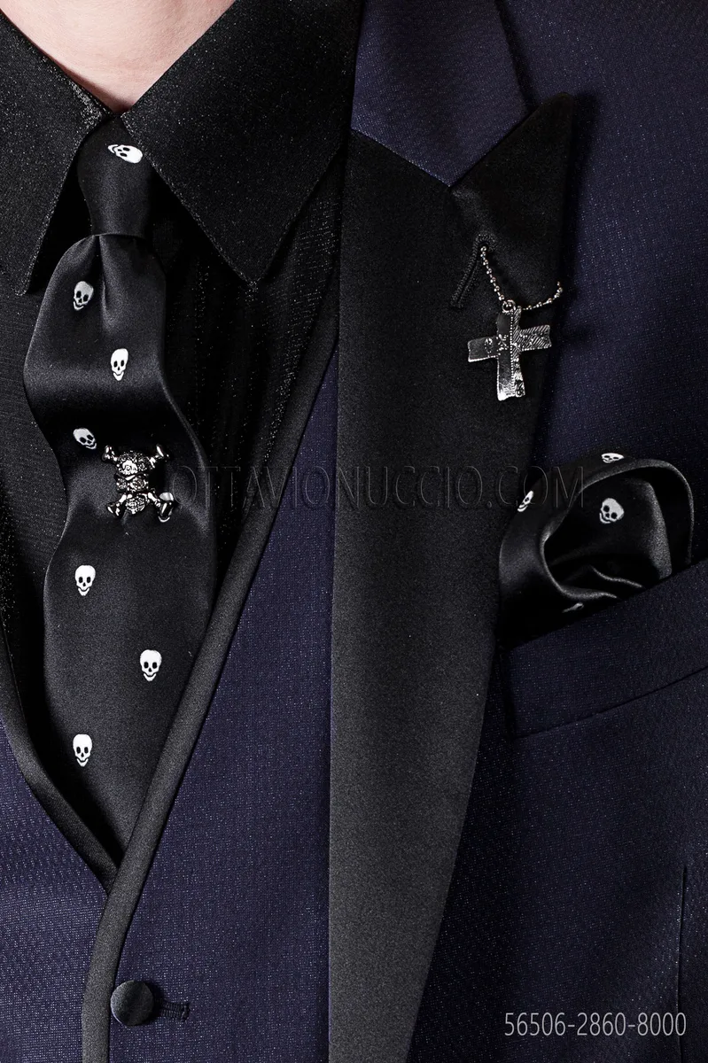Krawatte und Einstecktuch, schwarz mit Totenkopf, aus Seide