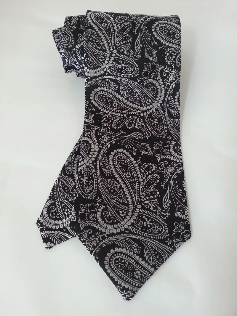 Cravattone d'annodare e Fazzoletto in seta Jacquard nero e bianco