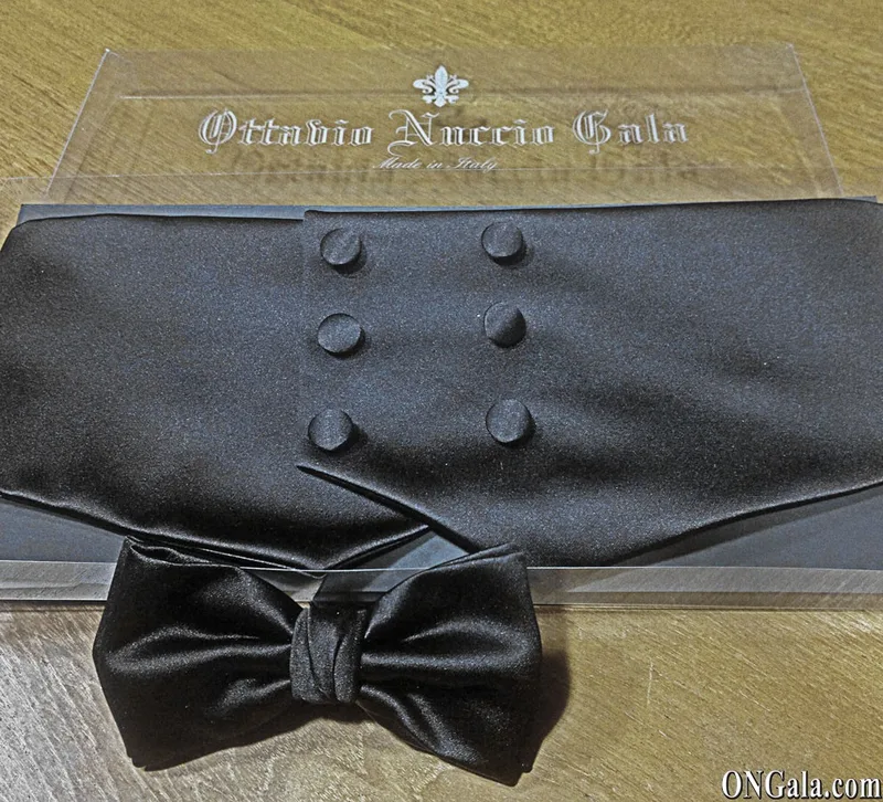Kummerbund und Fliege, schwarz, aus Satin