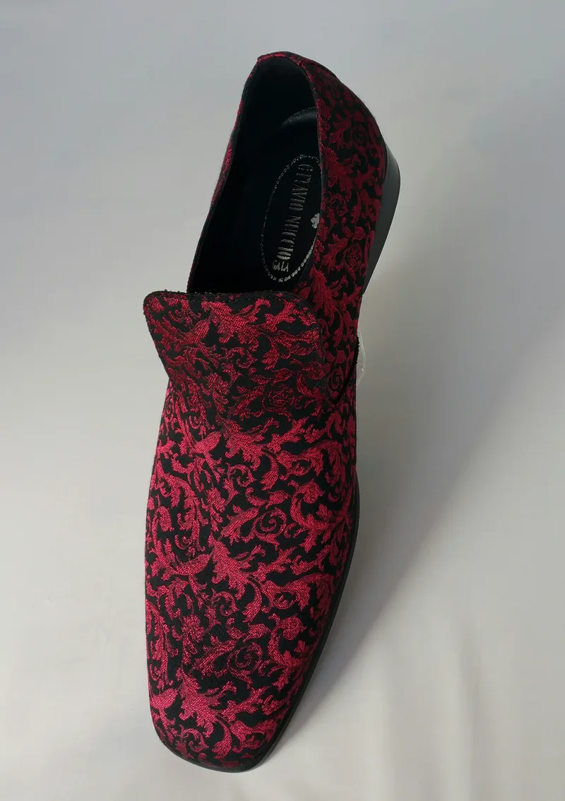 Chaussons en tissu damassé rouge