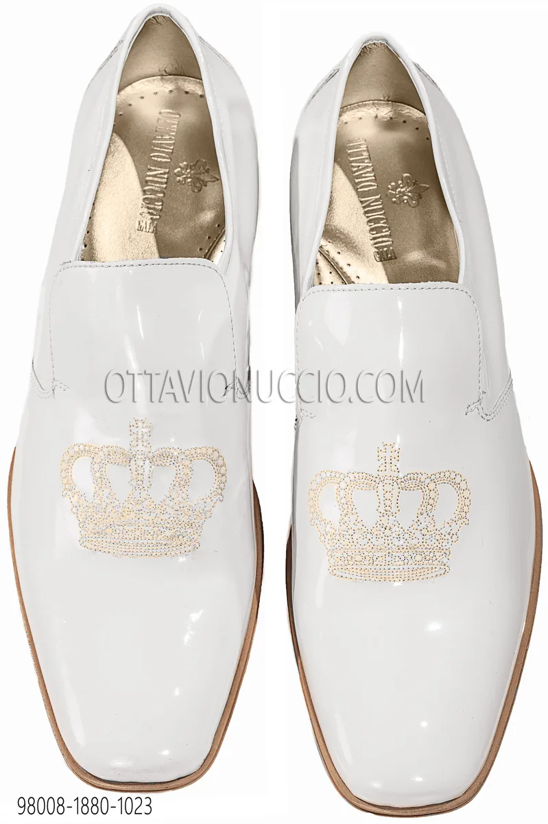 Chaussons blancs avec couronne brodée or