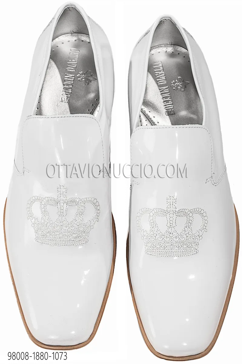 Chaussons blancs avec couronne brodée argent