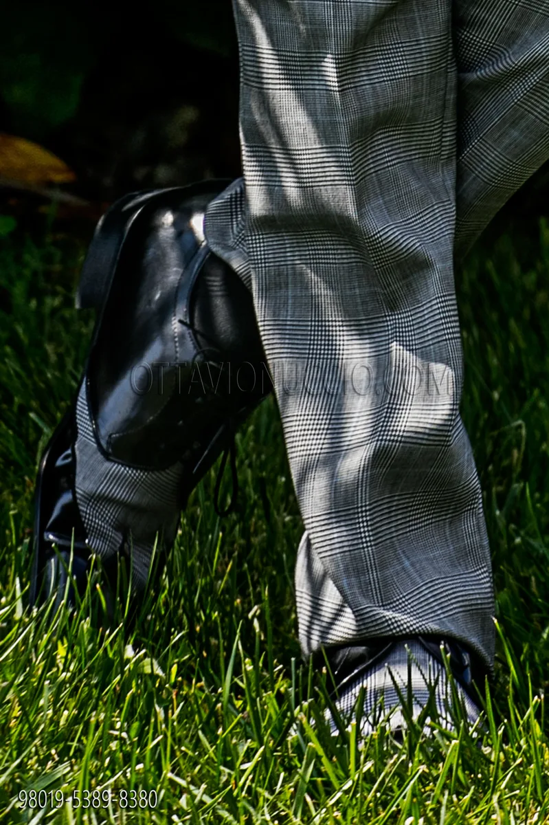 Schuhe zum Schnüren, zweifarbig schwarz und Schottenmuster "Prince of Walles" check himmelblau