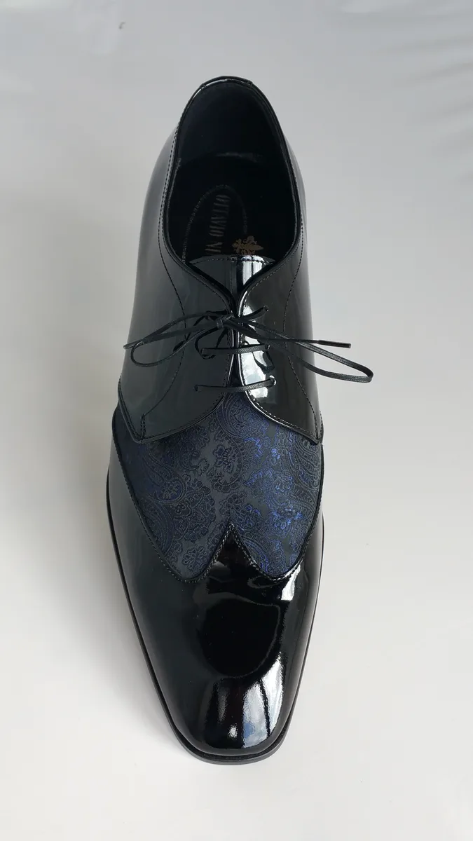 Two-coloured lace-up shoes in black and blue brocade