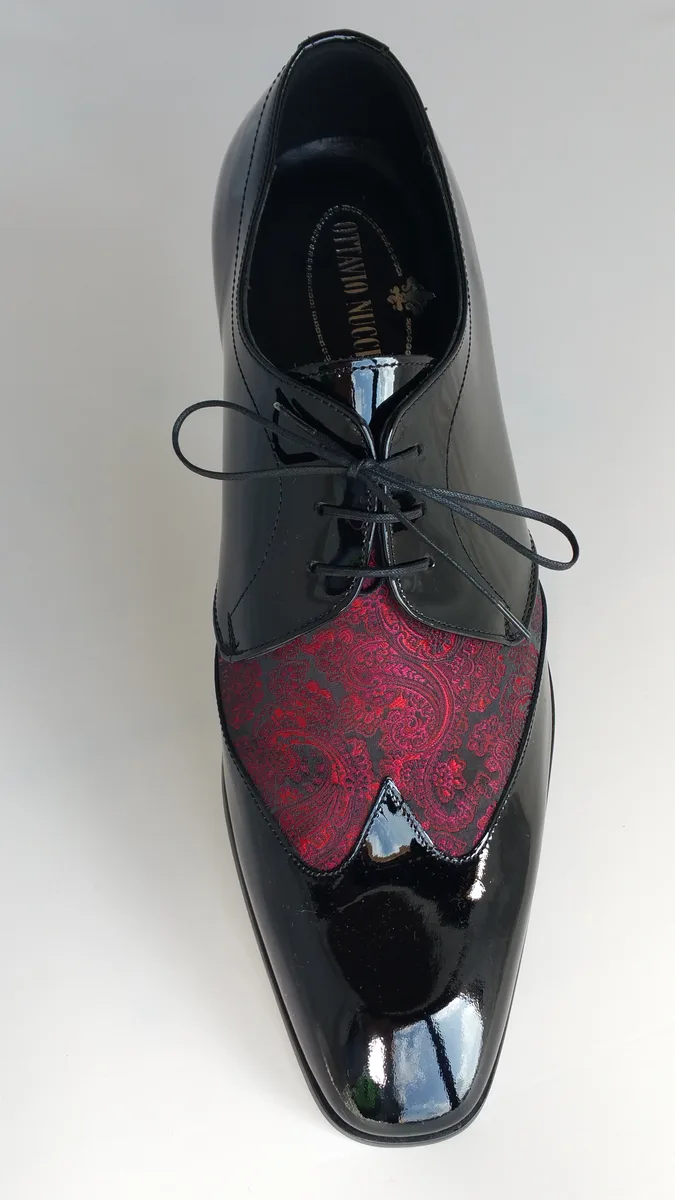 Schuhe zum Schnüren, zweifarbig, schwarz und rot