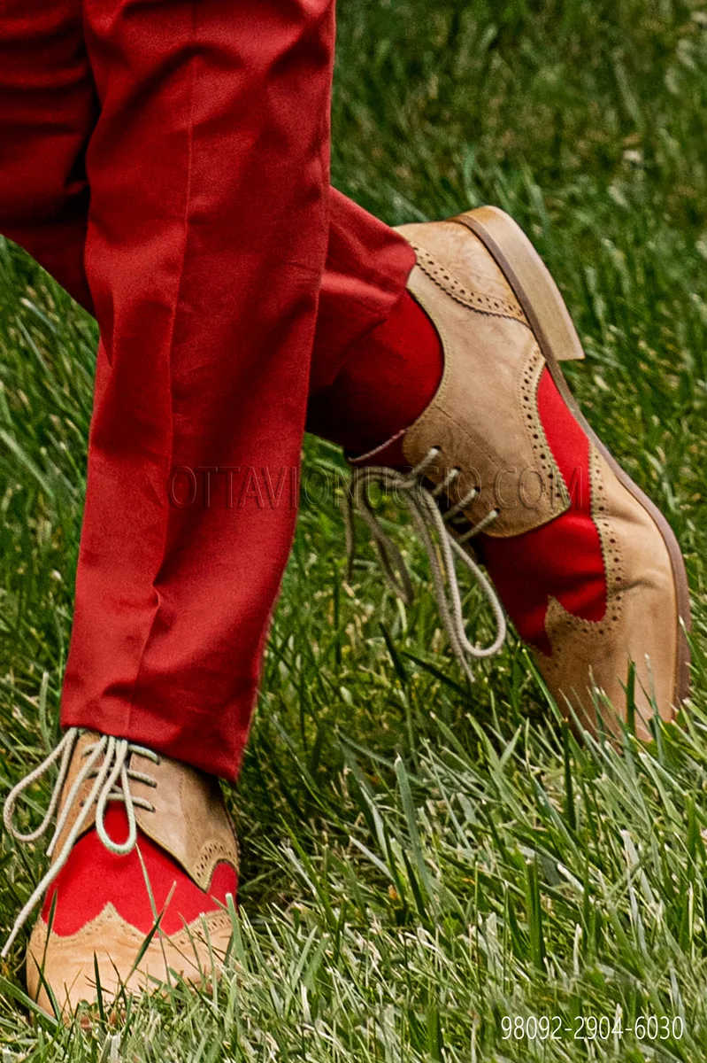 Two-coloured lace-up shoes with 4 eyelets and red satin insert