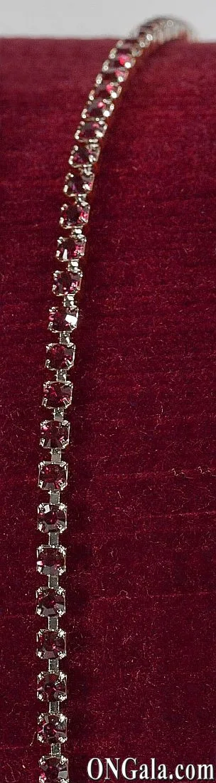 Weste-Kette mit roten Strass