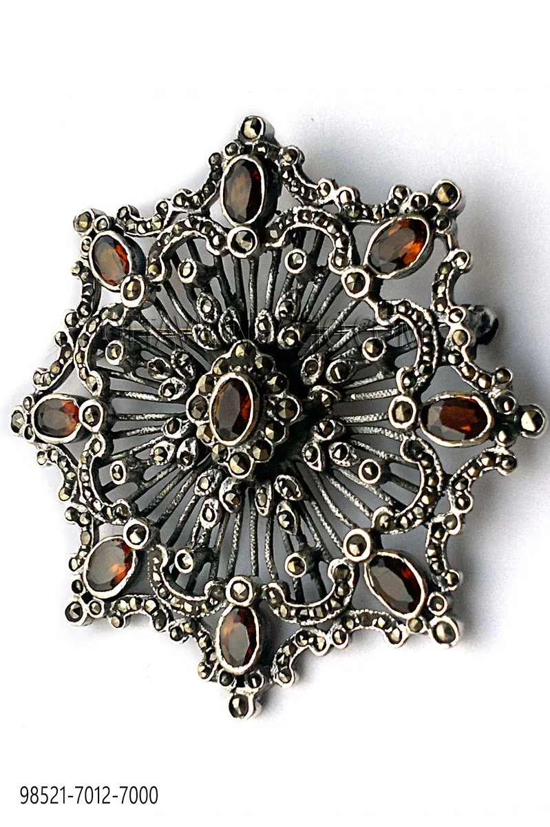 Broche en forme d’étoile plaquée argent