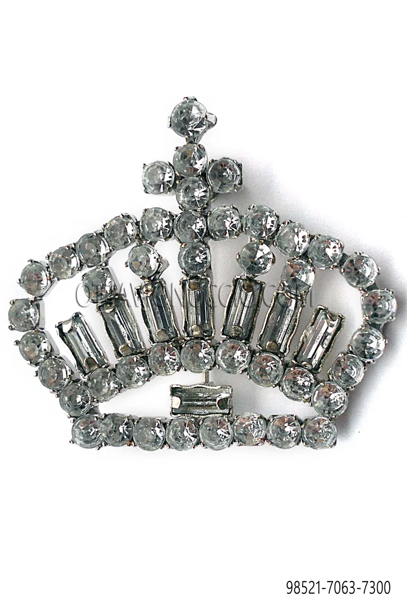 Broche en forme de couronne en cristal