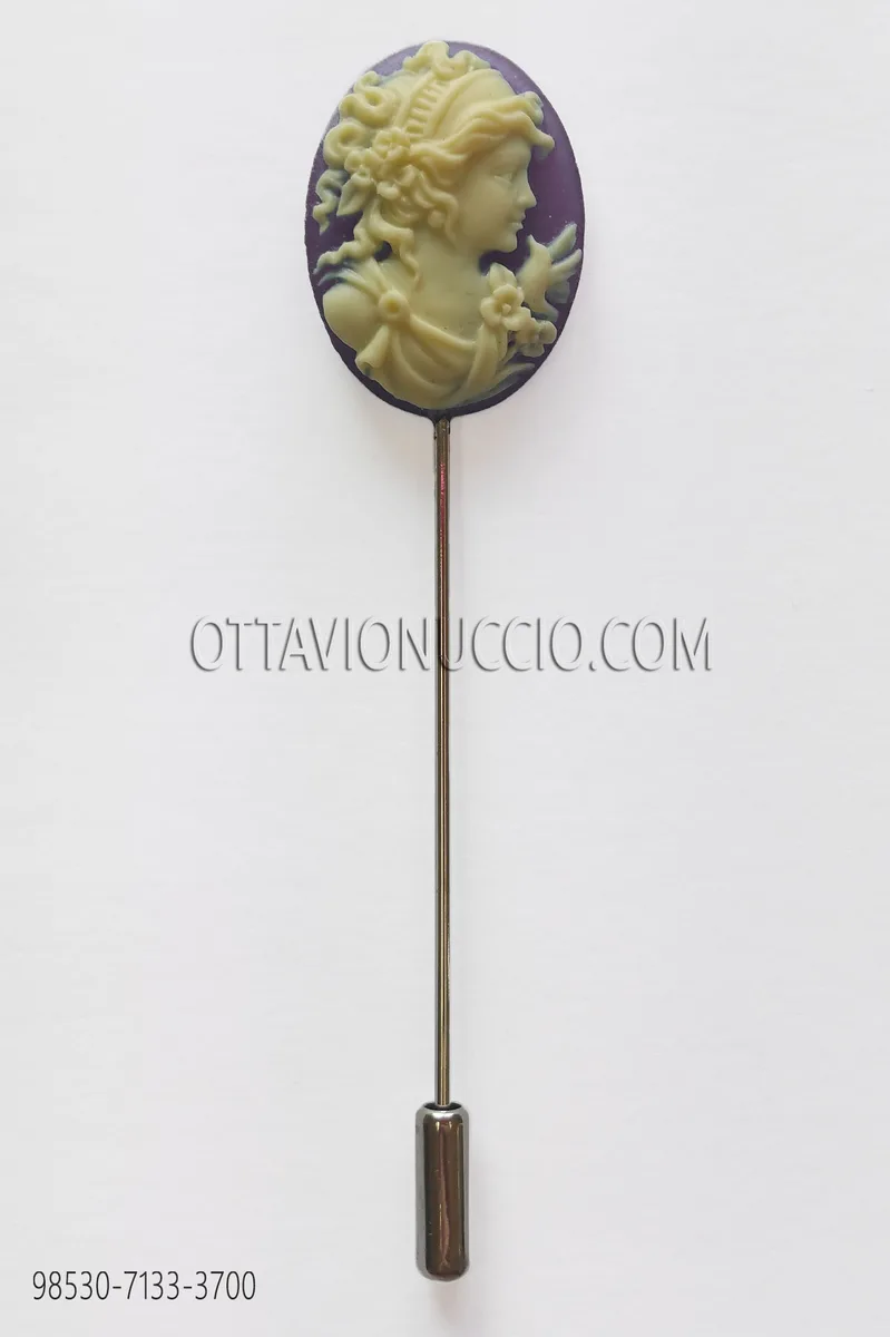 Broche camée violette