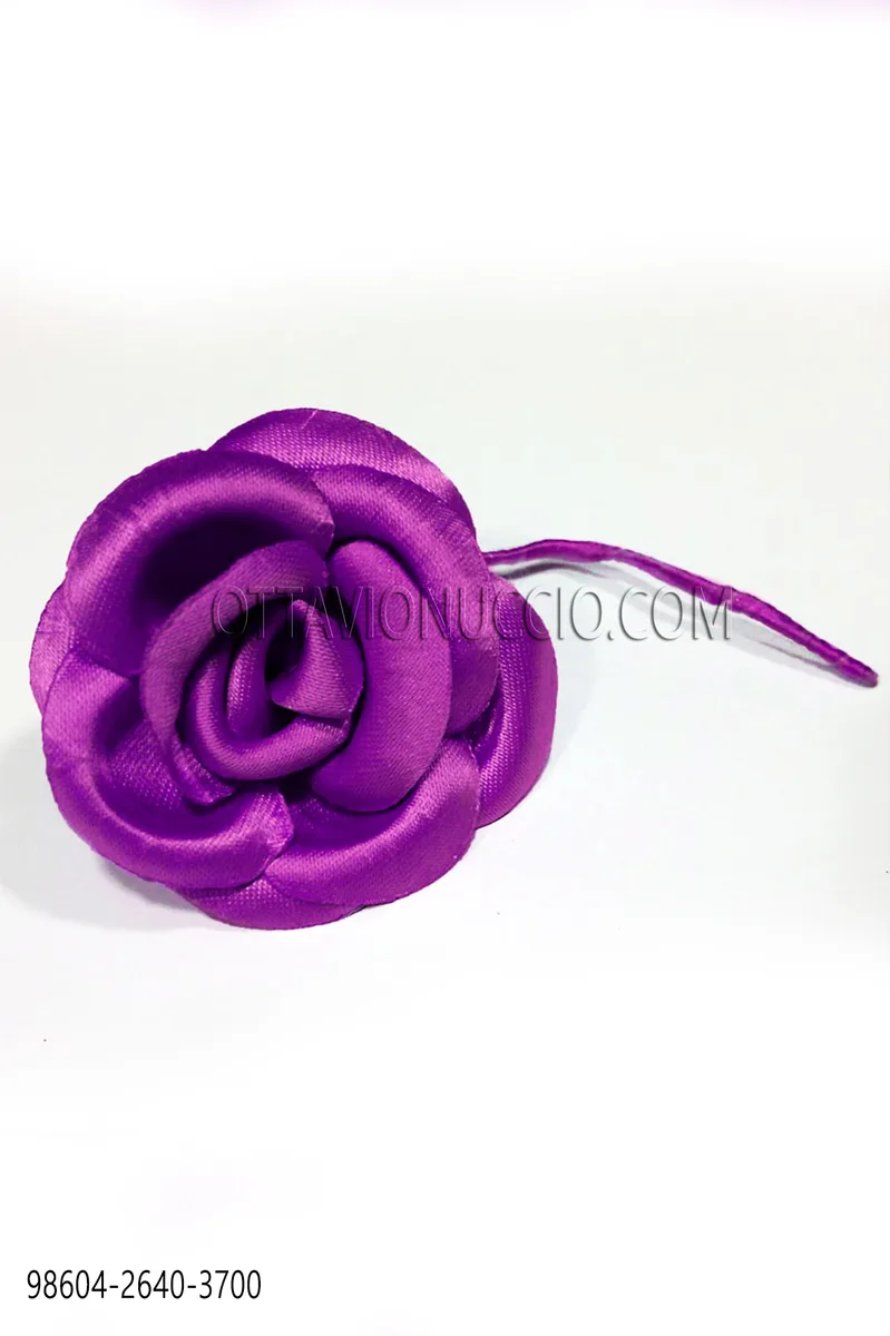 Fleur en satin violet