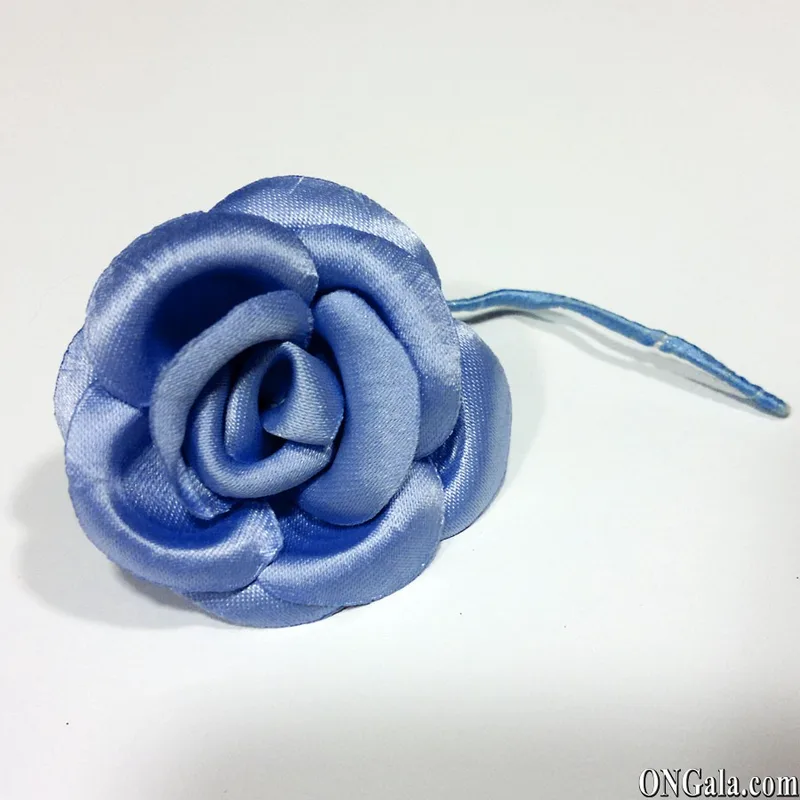 Flor en raso azúl cobalto
