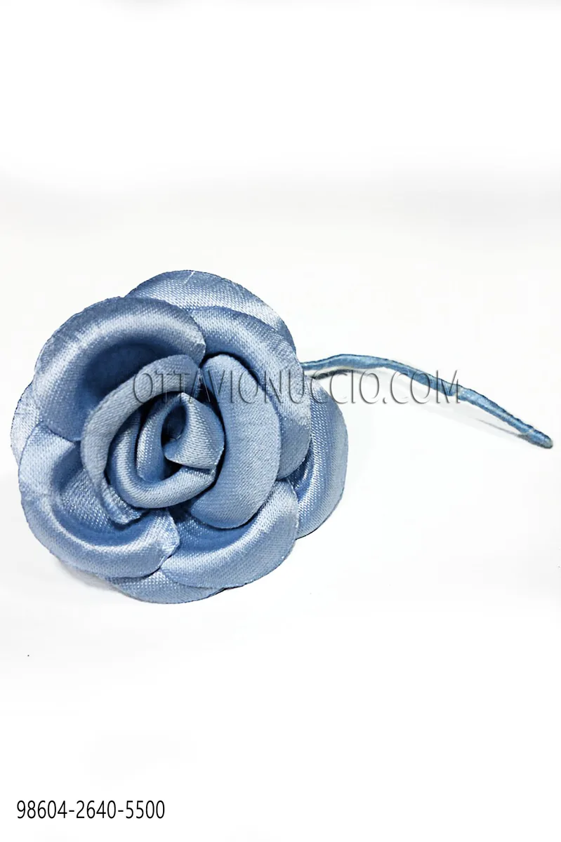 Fleur en satin bleu ciel