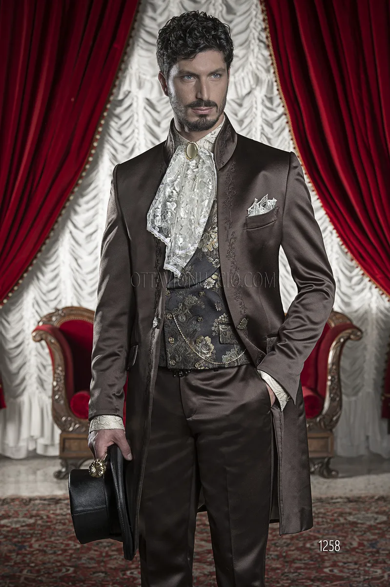 Traje de novio italiano en raso marrón bordado bronce 1