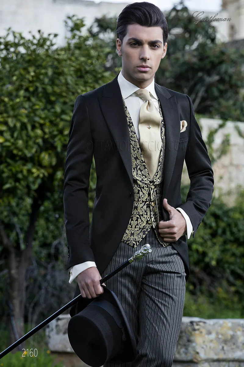 Chaqué negro clásico con pantalón de etiqueta y chaleco de seda oro 1