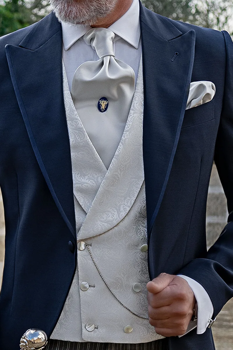 Italienischer blauer Cut Anzug mit graue gestreifte Hose 2