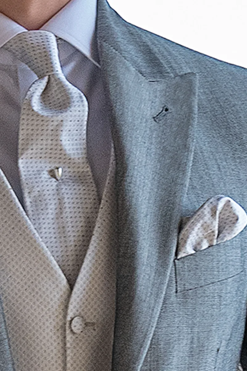 Cravatta e Fazzoletto in seta grigio perla