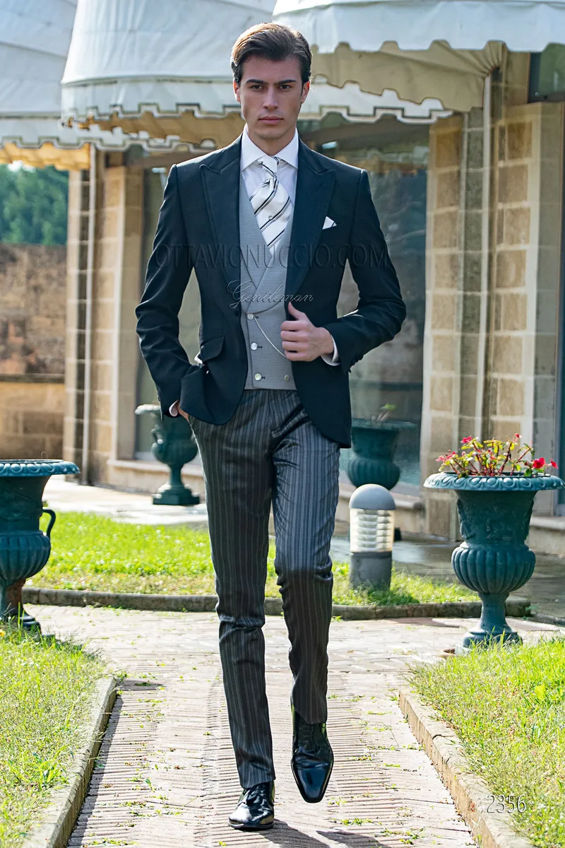 Costume mariage homme noir, pantalon à fines rayures et gilet gris 2