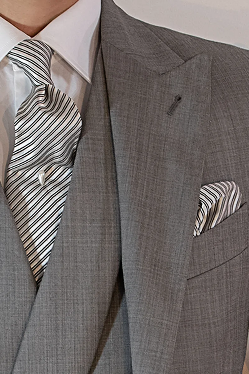 Cravatta e Fazzoletto in seta righe grigio e nero