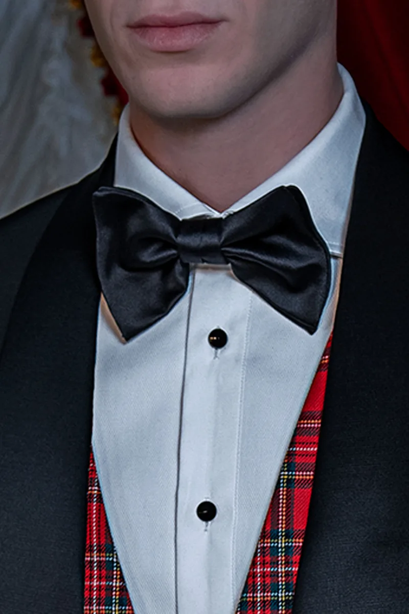 Costume smoking homme noir, pantalons et gilet tartan rouge 2