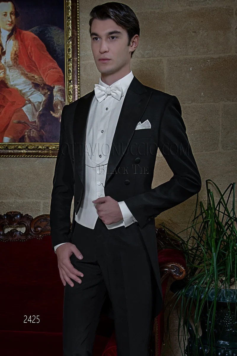 Black italian tailcoat for luxury gala events – pa