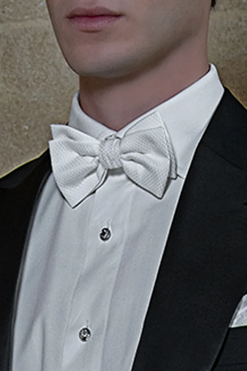Black italian tailcoat for luxury gala events 3