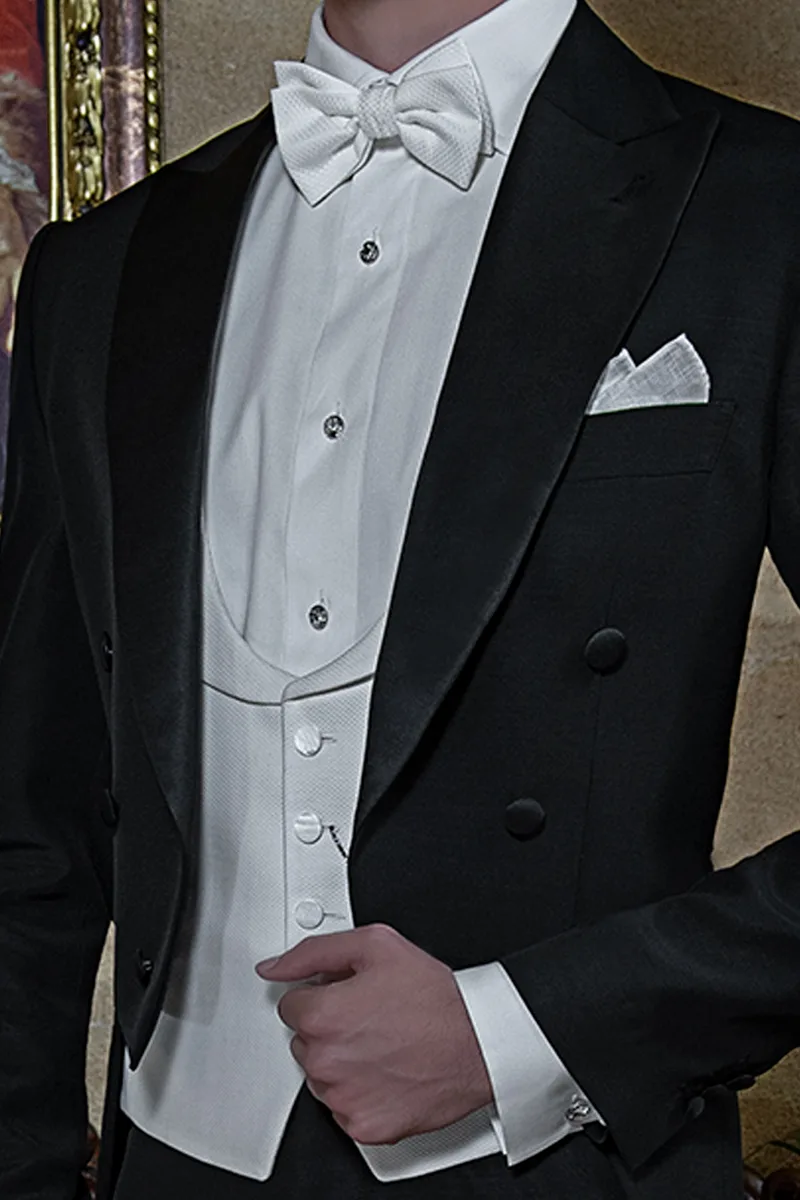 Black italian tailcoat for luxury gala events 4