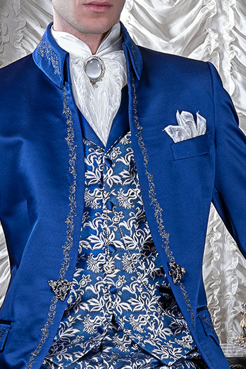 Levita barroco raso azul bordado plata, chaleco y pantalón brocado 2