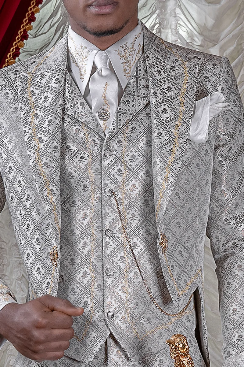 Queue de pie mariage baroque de luxe, brocart gris claire brodé or 2