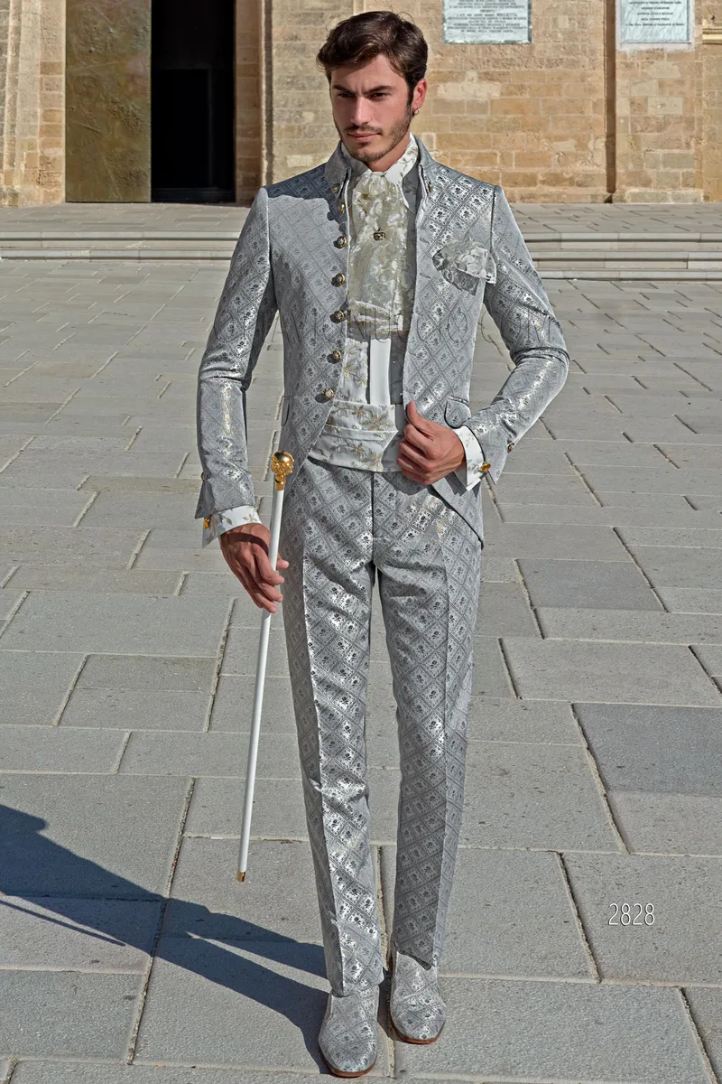 Kummerbund aus elfenbeinfarbenem Satin mit Goldstickerei