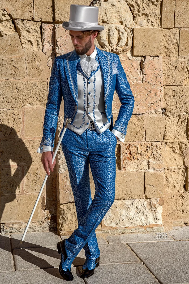 Traje de novio de época frac barroco bordado brocado azul royal y plata – fi