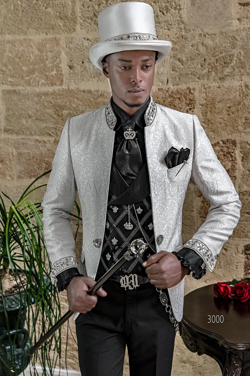 Costume mode gothique homme en brocart blanc col mandarin et pantalon noir 1