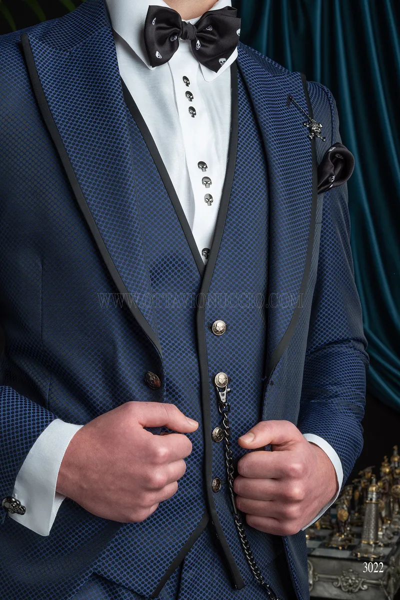 Costume de marié italien bleu avec revers bordé de noir 3