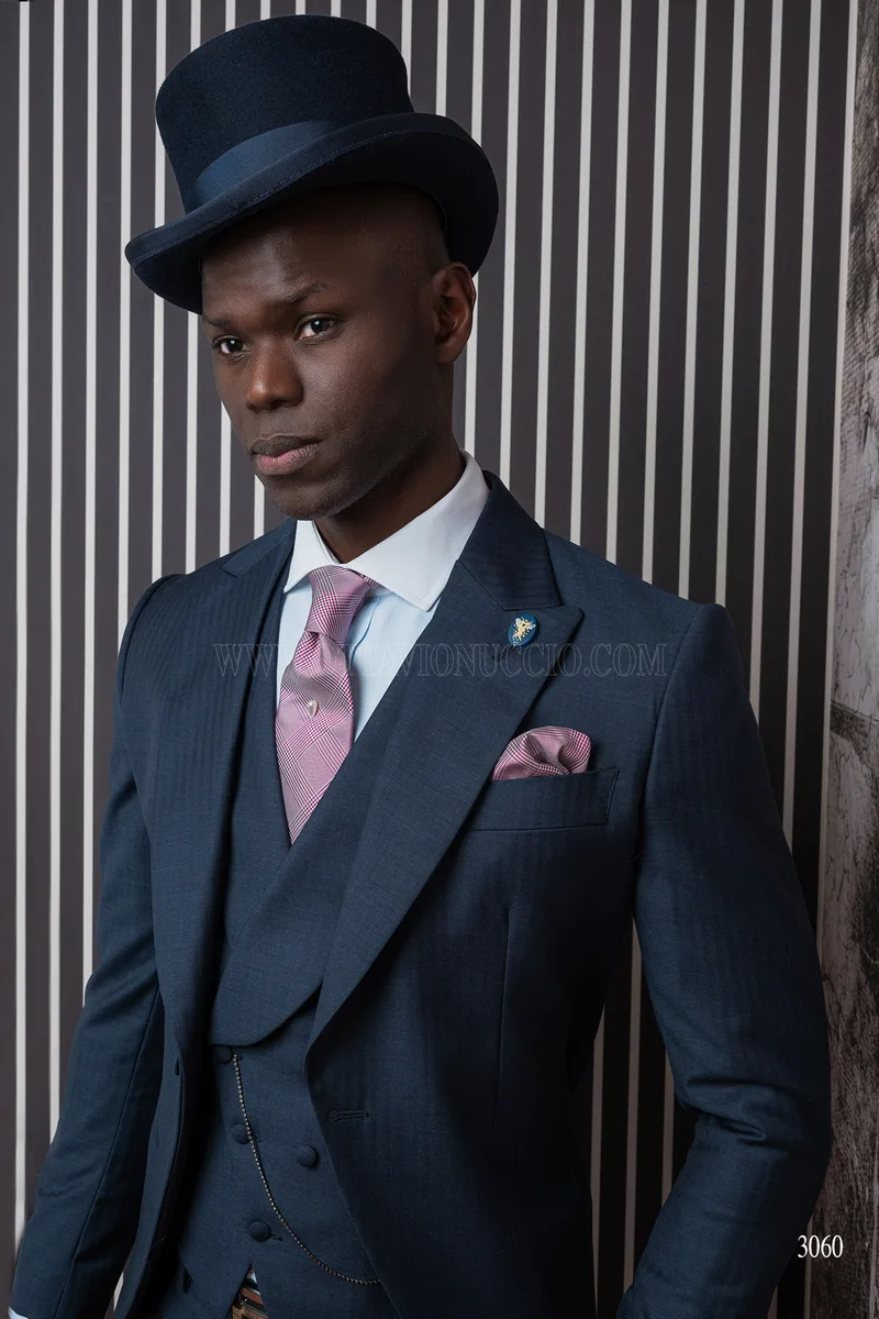 Jaquette en pure laine bleue avec gilet croisé – Vue en buste