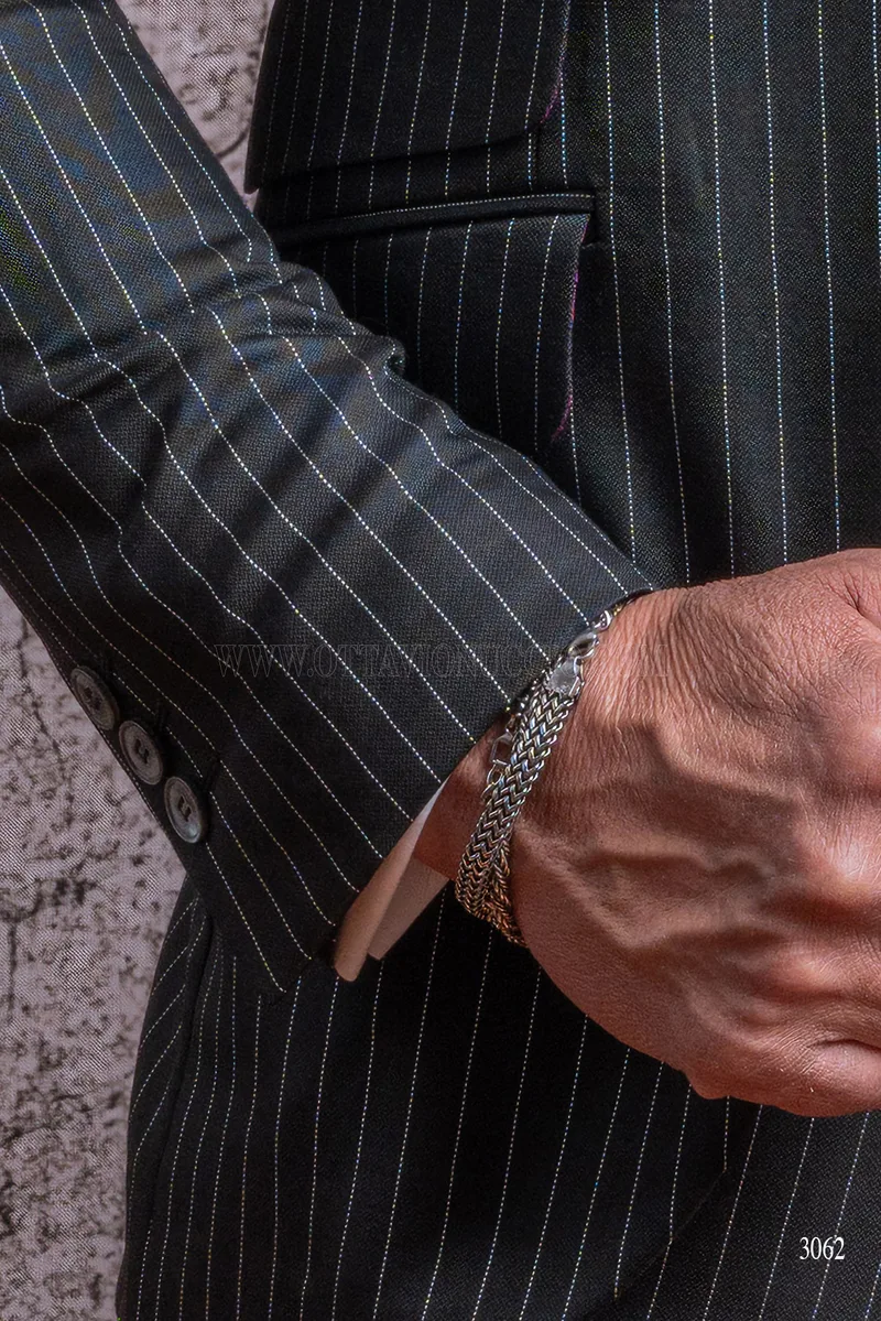 Traje italiano negro raya diplomática con chaleco cruzado – Puño
