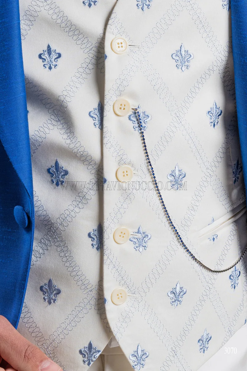Traje de novio italiano en shantung azul royal, chaleco blanco con bordados – Botones
