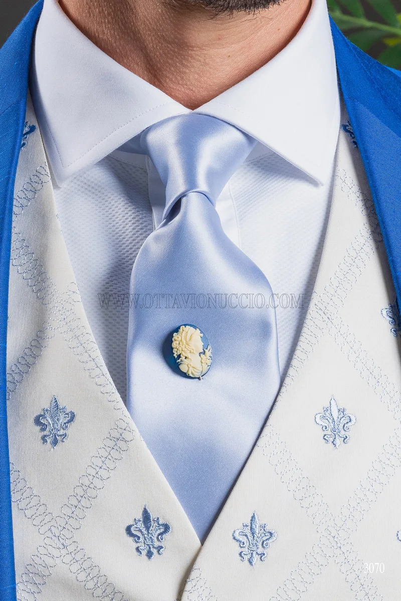 Cravatta e fazzoletto in raso blu tiffany