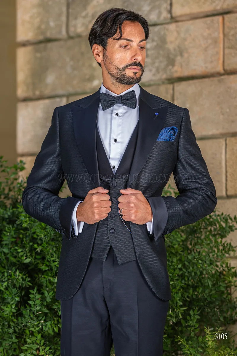 Luxuriöser italienischer maßgeschneiderter blauer Bräutigamanzug mit Revers und Manschetten aus Satin 1