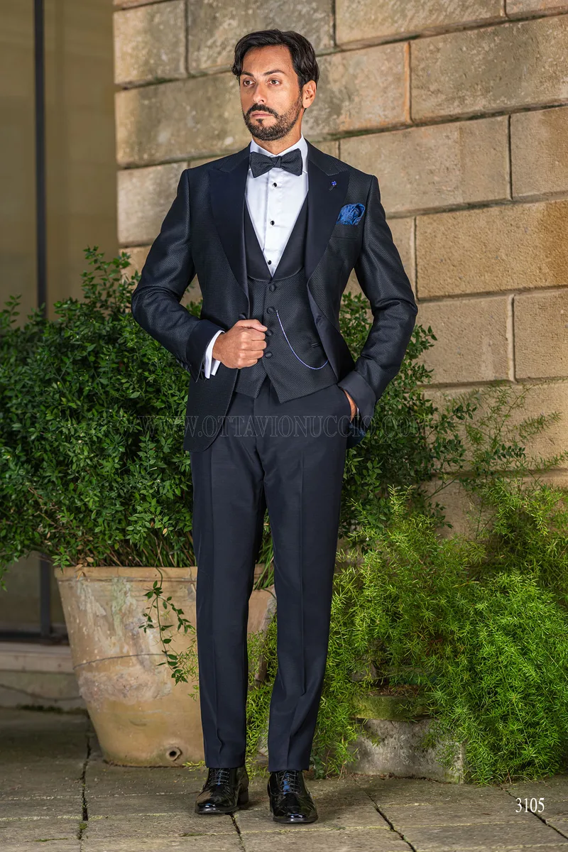 Luxuriöser italienischer maßgeschneiderter blauer Bräutigamanzug mit Revers und Manschetten aus Satin 2
